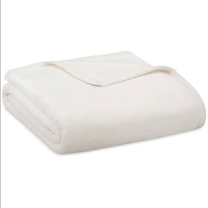 Madison Park Ultra Premium Plush Full/
Queen Blanket